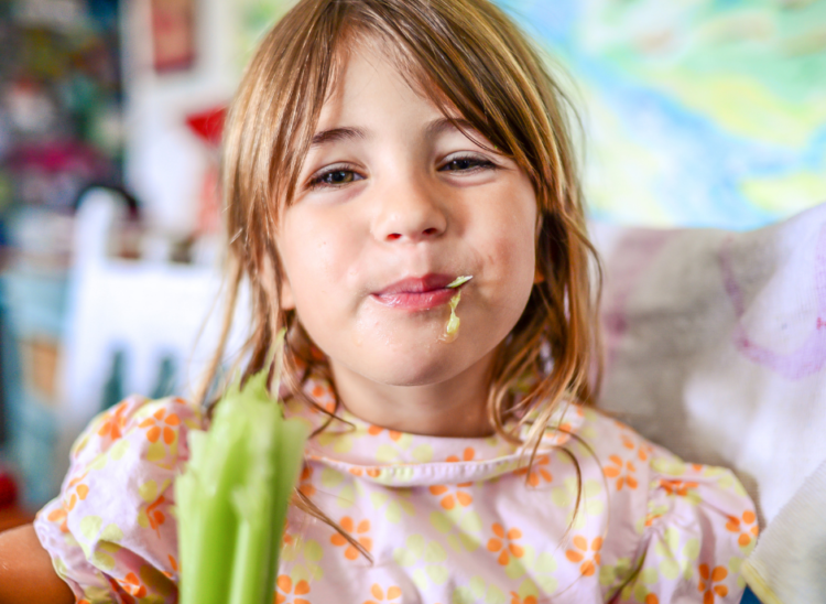 6 Steps to Introducing Your Child to a New Food